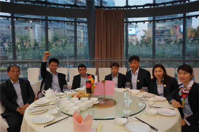 博皓家人們歡聚一堂，把酒言歡，開懷暢飲-4